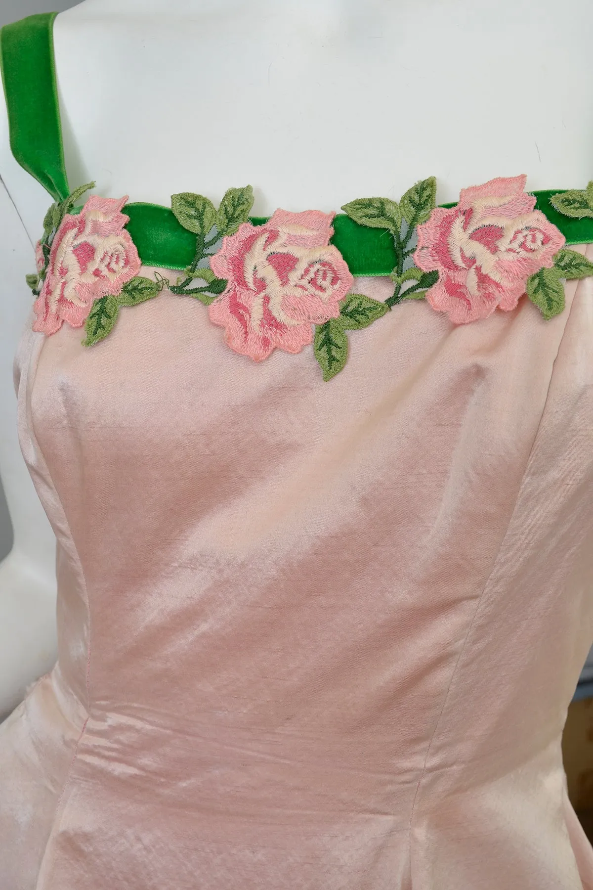 1950s Pale Pink Embroidered Flowers Trim Party Prom Dress