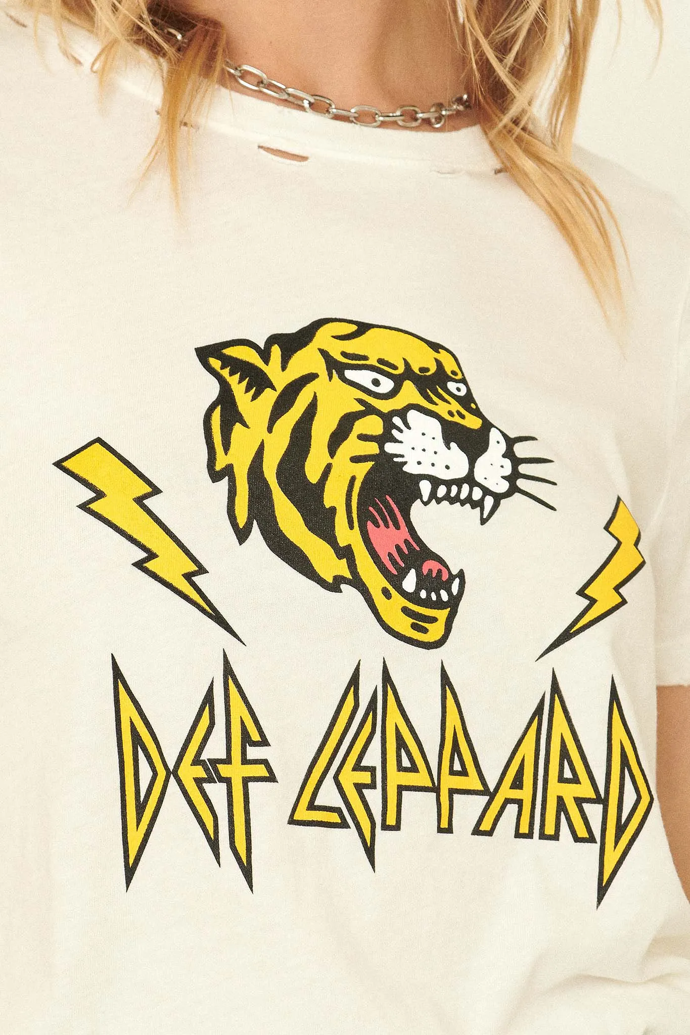 Def Leppard Love Bites Vintage-Wash Graphic Tee