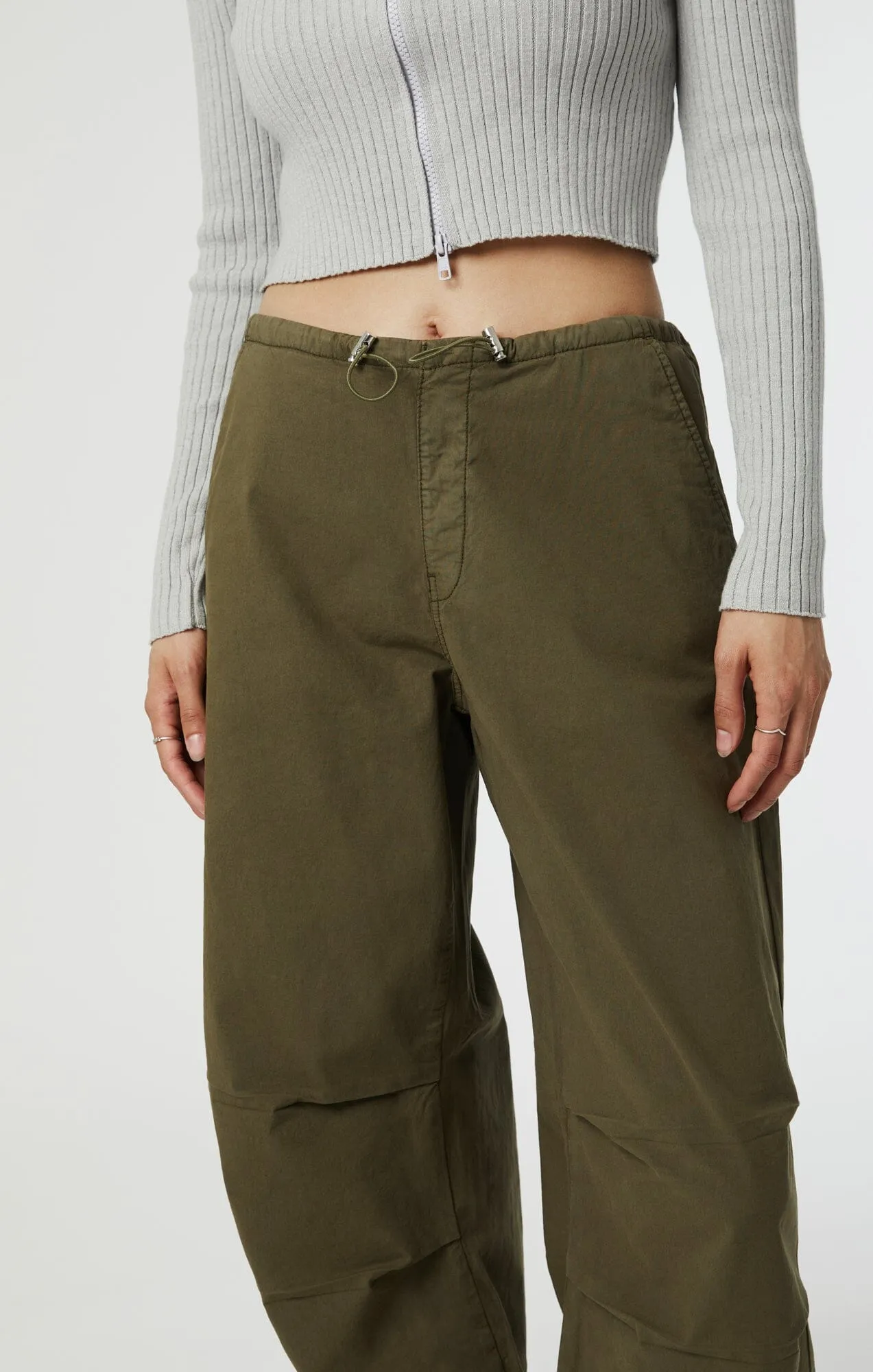 HILL PARACHUTE PANTS IN KHAKI MOVE