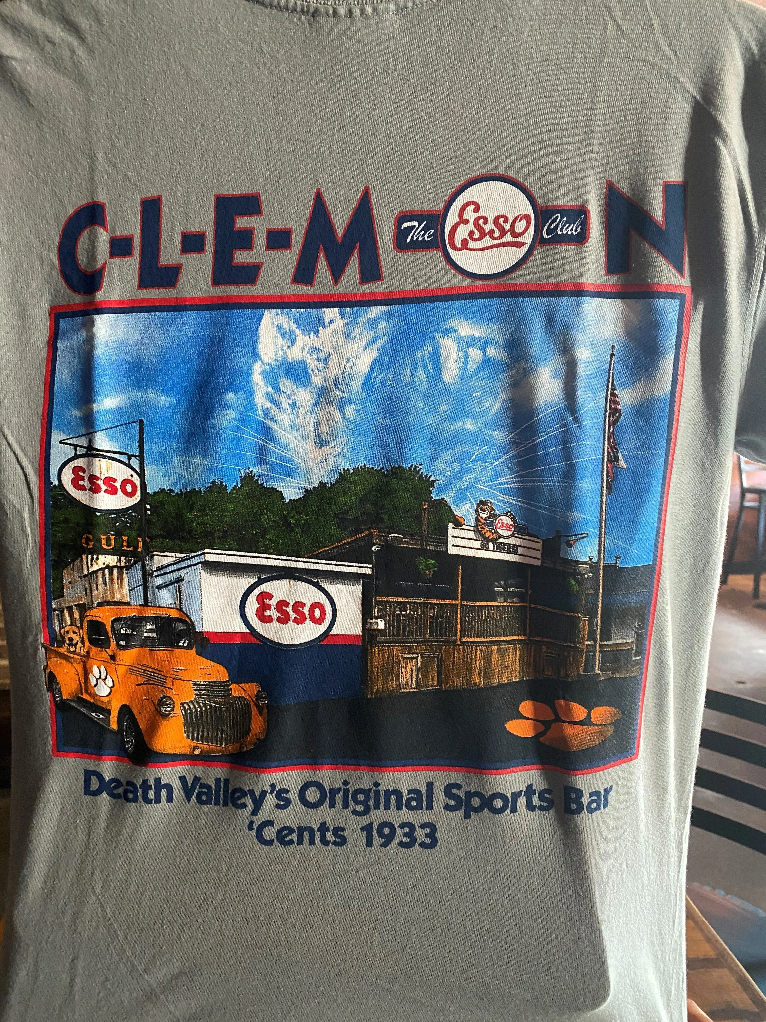 The Esso Club Short Sleeve Tiger Cloud